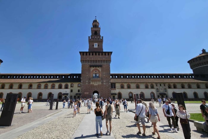 Sforza Castle Guided Tour & Rooftop Panoramic Walk