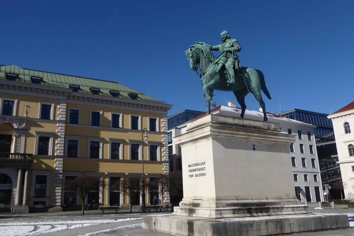Munich: Historical Walking Tour Maxvorstadt with GEO Epoche