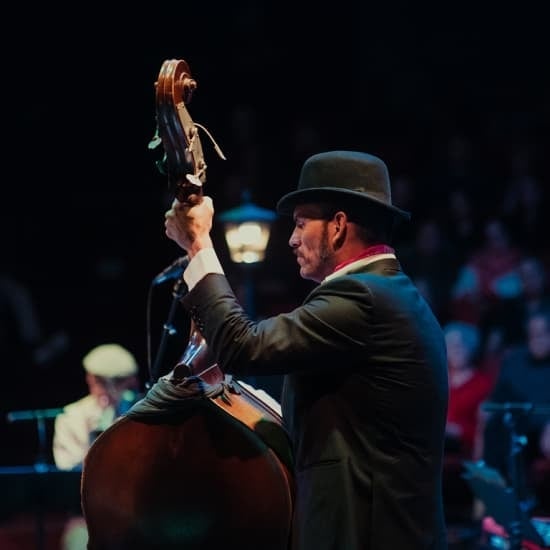 The Jazz Room : a tribute to Frank Sinatra and Louis Armstrong