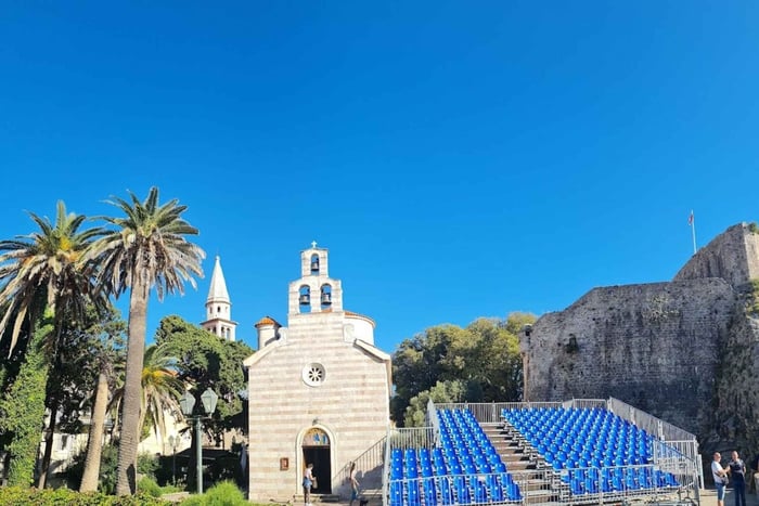 Budva: tour guiado a pie por el casco antiguo con entrada a la ciudadela