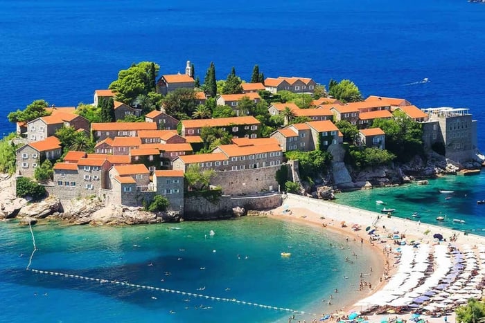 BUDVA TOUR: Calipso cave, Green lagoon, St.Stefan, Trsteno