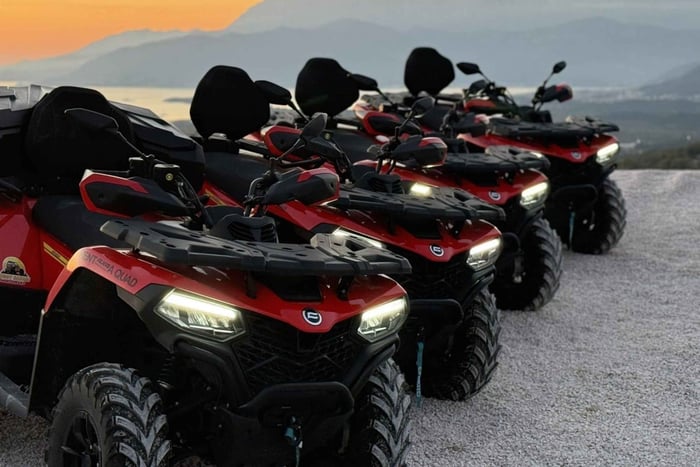 Kotor: tour nocturno en quad al atardecer a Vrmac con degustación