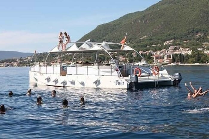 Kotor: Private Bay Cruise and Guided Sightseeing Tour