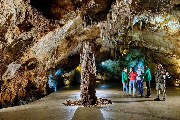 Montenegro: Lipa Cave Guided Tour with Transfer