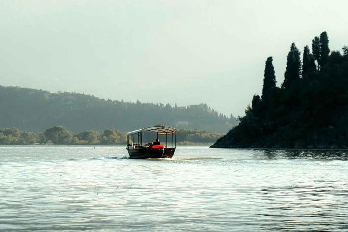 Podgorica: crucero por el lago Skadar y experiencia de cata de aceites de oliva