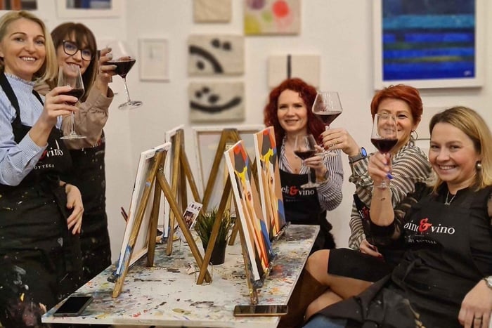 Podgorica: noche de pintura y vino con vino local y arte