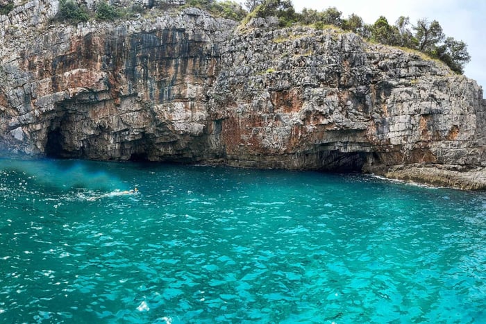 Experiencia privada en barco con natación y esnórquel desde Herceg Novi