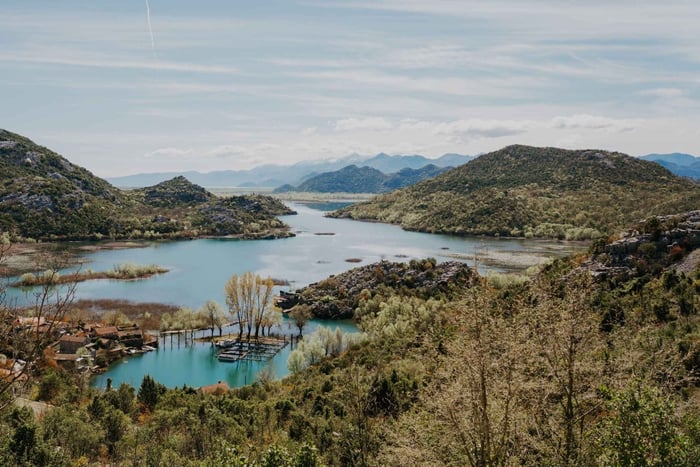 Tour de 1 día por los pueblos ocultos del lago Skadar y Karuč