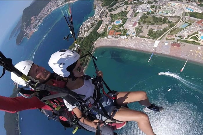 Tandem Paragliding in Budva with Expert Pilots/All-inclusive