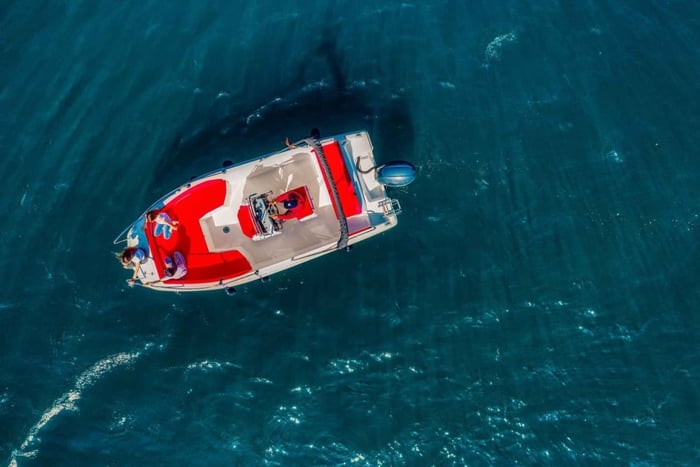 Ulcinj: tour privado en lancha motora con baño