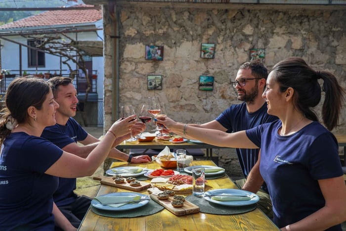 Virpazar : dégustation de vin et de spécialités au domaine viticole traditionnel