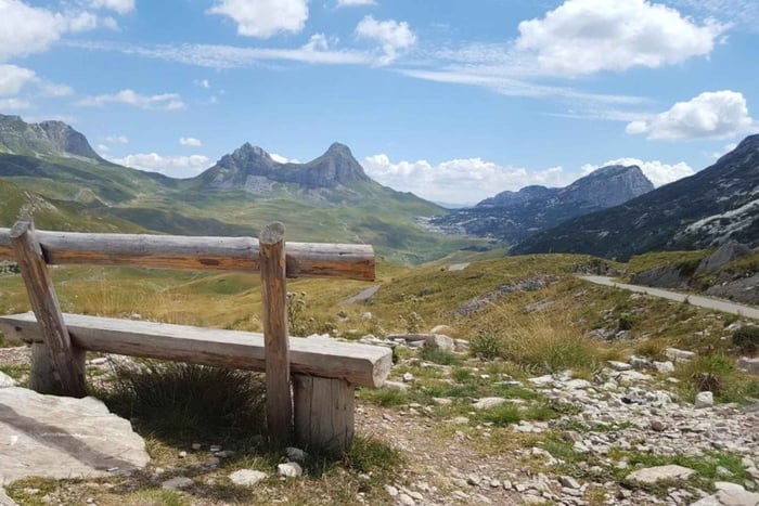 Walking tour around 5 National Parks with meals