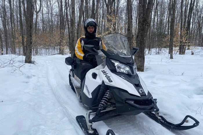 Montreal: Kanadischer Wald Geführte Tour mit dem Schneemobil