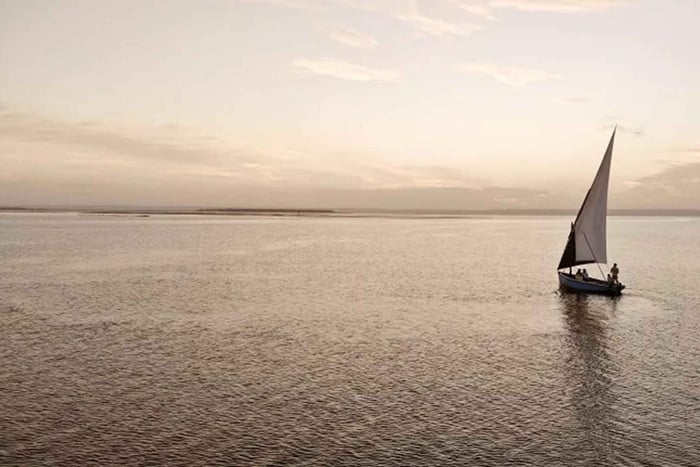 Barra Beach: Traditional Luxury Dhow Cruise with 3 Options