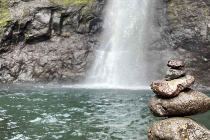 Fra guidet tur til Twin Valley-fossen