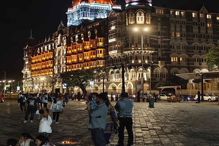 Mumbai Highlights Day Tour with Elephanta Caves & Dharavi
