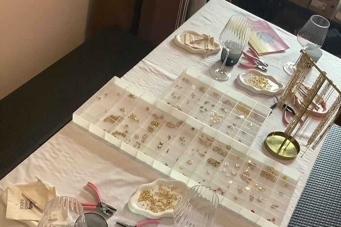 München: Kreativ mix och match-verkstad för kedjor i en vacker showroom