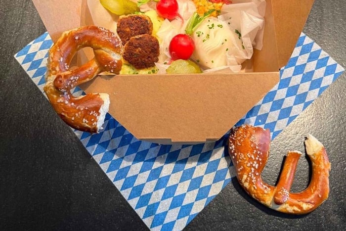 DIY snack experience at the Viktualienmarkt