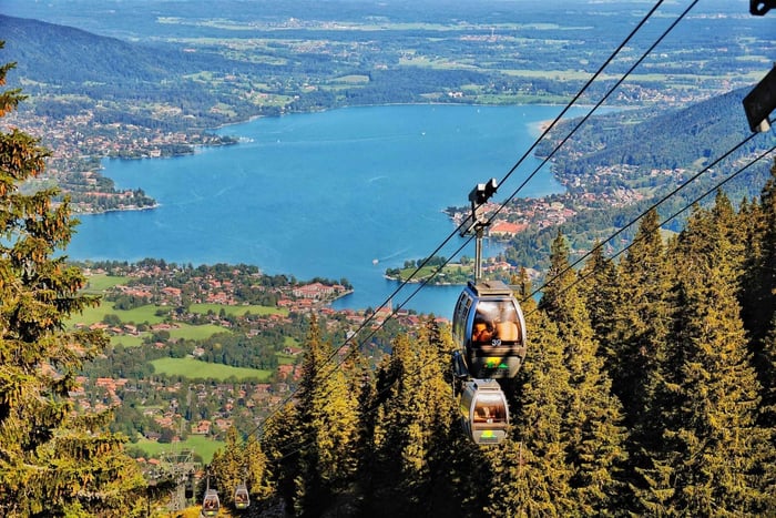 Easy mountain tour on the Wallberg near Tegernsee: with Peter by car & cable car