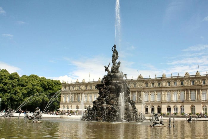 Herrenchiemsee Palace & Fraueninsel: Round trip with Peter by car & boat!