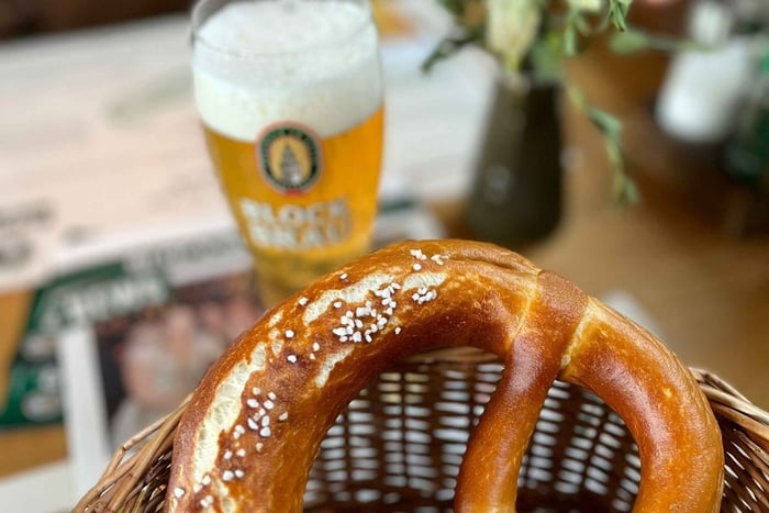 Münchenin ruokakierros: aito baijerilainen ateria juomilla