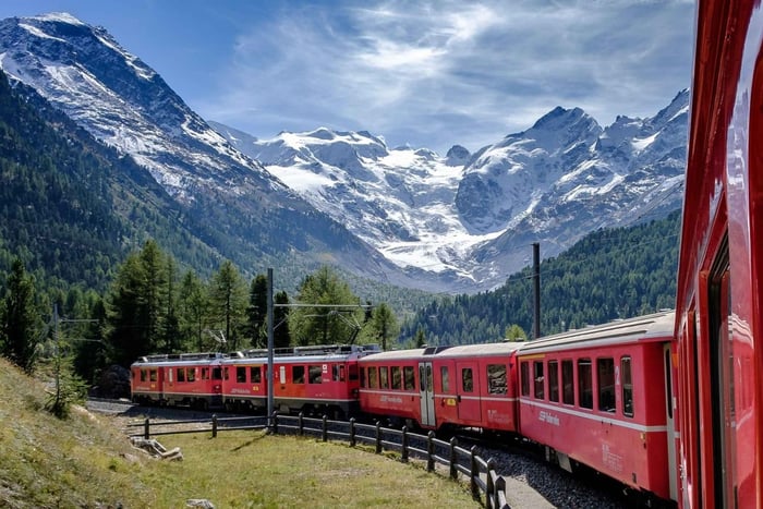 Neuschwanstein Castle Small-Group Tour by Train from Munich