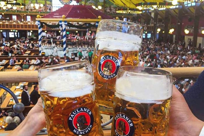 ¡Tour con todo incluido por el Oktoberfest en la carpa más grande y antigua!