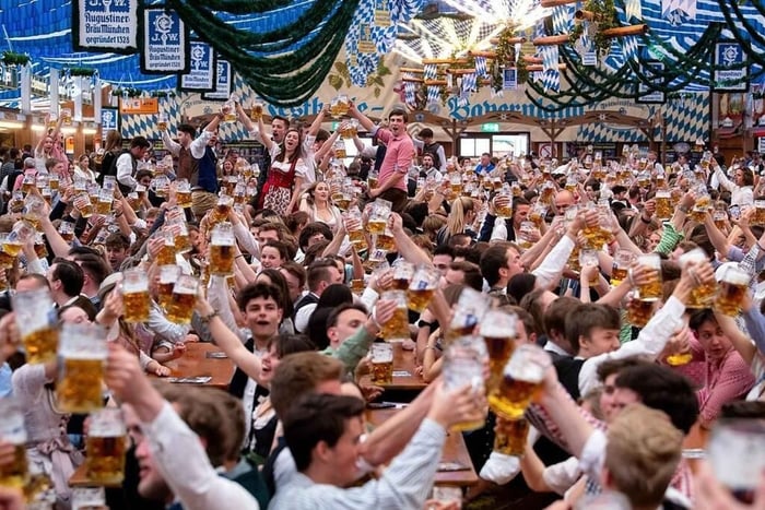 Oktoberfest: Mesa Oktoberfest con plaza garantizada y consumiciones