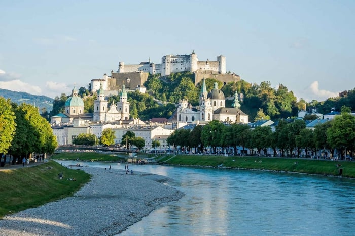 Salzbourg : visite historique à pied avec dégustation de plats et boissons locaux