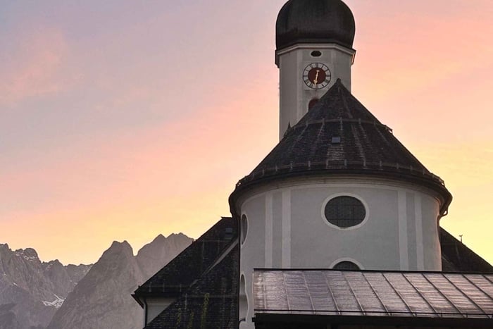 Viaggio panoramico in treno a Garmisch con tour a piedi e pretzel
