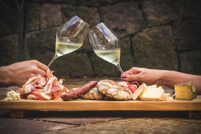 Südtiroler Spezialitäten und Weinprobe