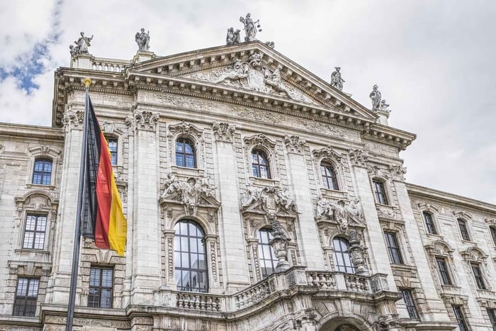 Vienna: Private transfer to Munich or Munich to Vienna