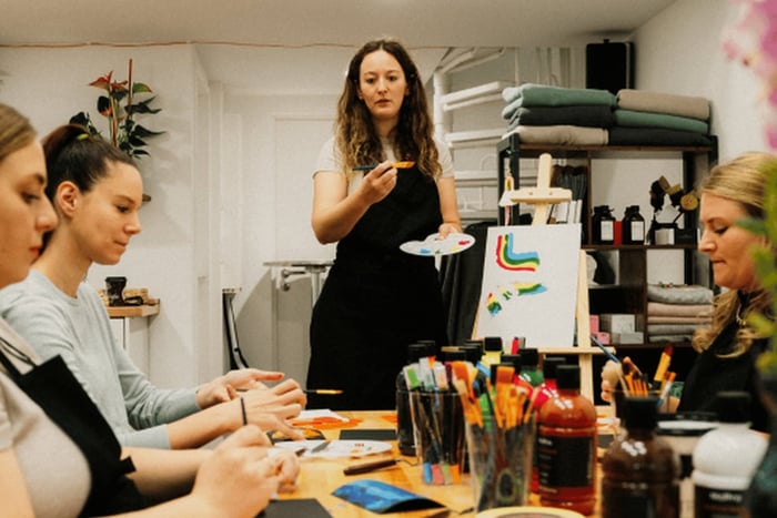 Monaco di Baviera: workshop di arte testurizzata con vino e pittura