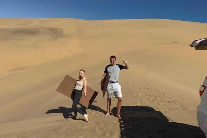Swakopmund: liggend sandboarding-avontuur + pendelbus terug naar boven!