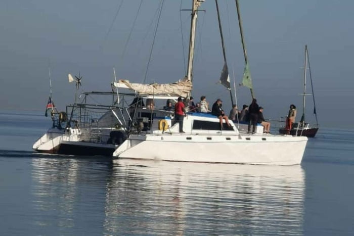 Walvis Bay: Sandwich Harbour & Catamaran Combo