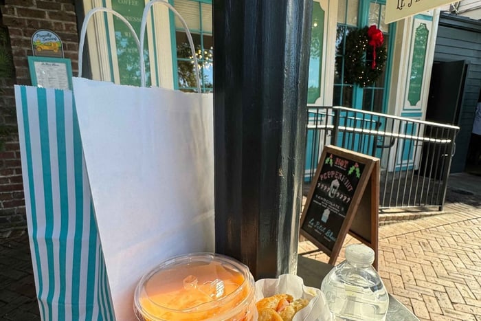 Picnic & Cocktails Garden District Walking Tour