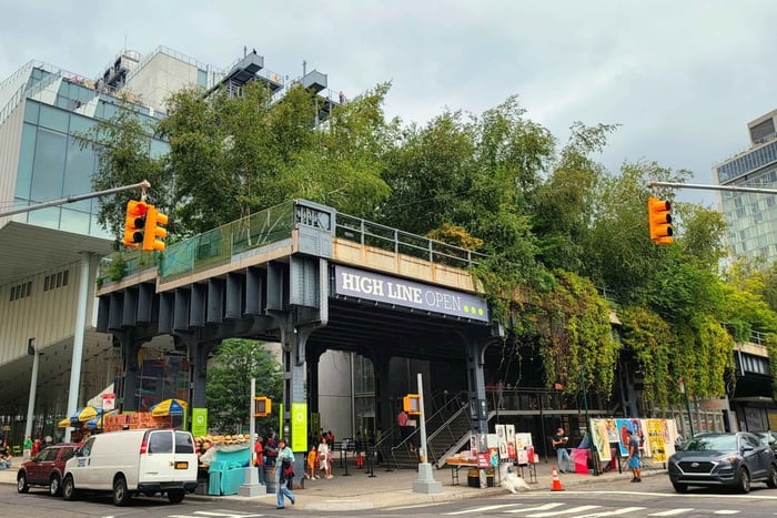 New York City: Secrets Of High Line Park Walking Tour