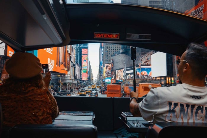 Изысканный ужин в панорамном автобусе Bustronome NYC