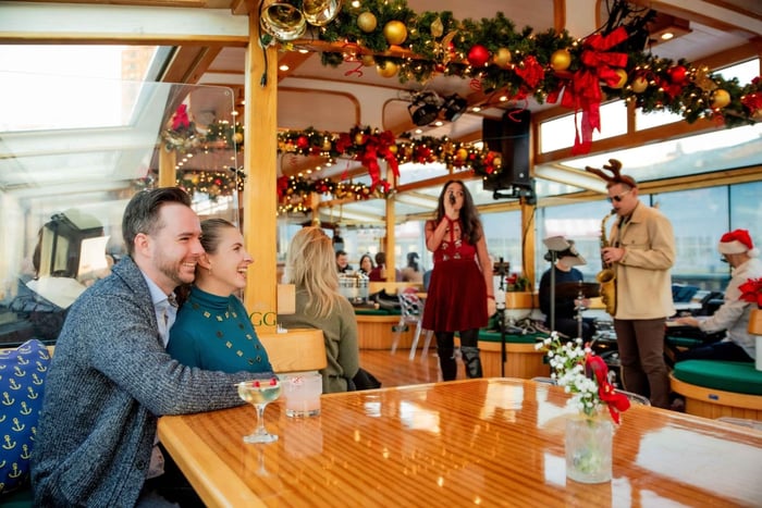 NYC: Julecruise med jazz, kakao og julesanger