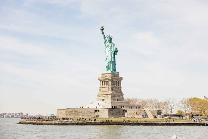 NYC: Wall Street Tour mit 9/11 Memorial und Statue Ferry