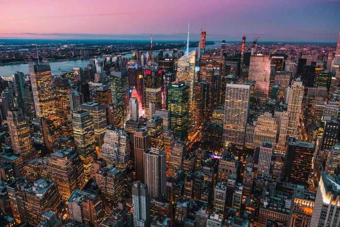 Privat transport: NYC lufthavne til Manhattan – Op til 6 personer