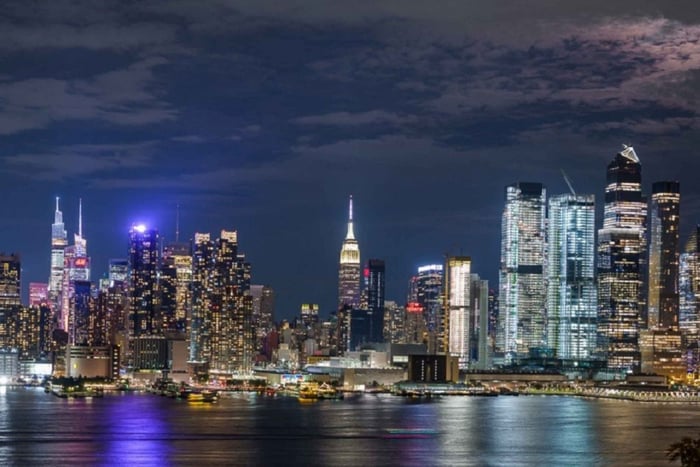 NYC: City Skyline Sightseeing Bus Tour at Night