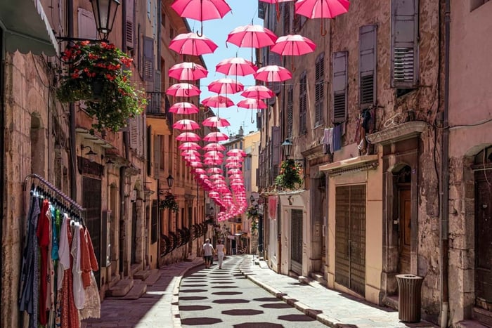 Grasse, Gourdon e degustazione di vino locale