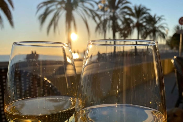 Nizza: Geheime Weinführung mit 3 Weinen und lokalem Aperitivo
