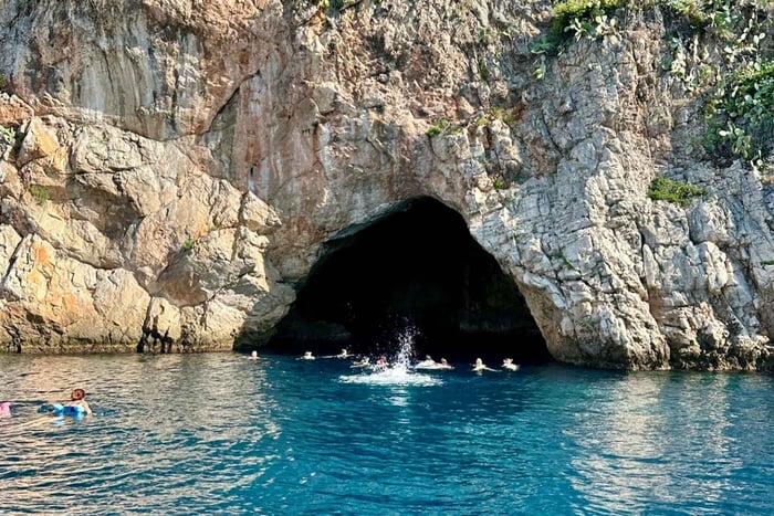 Nice: Mala-grotterne, Villefranche og snorkelbådtur