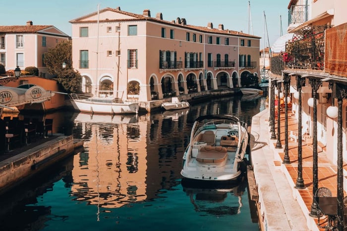 Glamour i Saint-Tropez och Riviera-äventyr i Port Grimaud