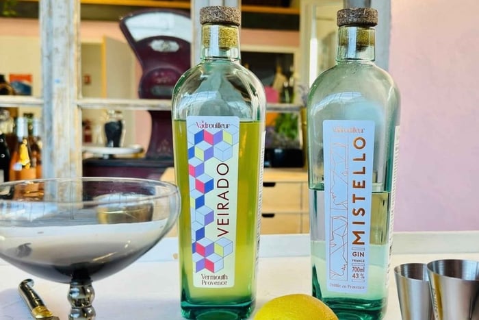 Dégustation de spiritueux artisanaux Made in Nice avec maître distillateur