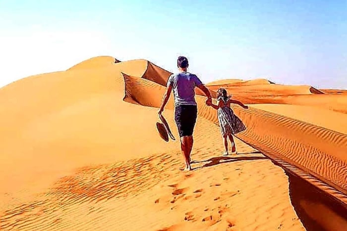 Al Mintrib: Desert Tour with Bedouin Family Visit & Sunset