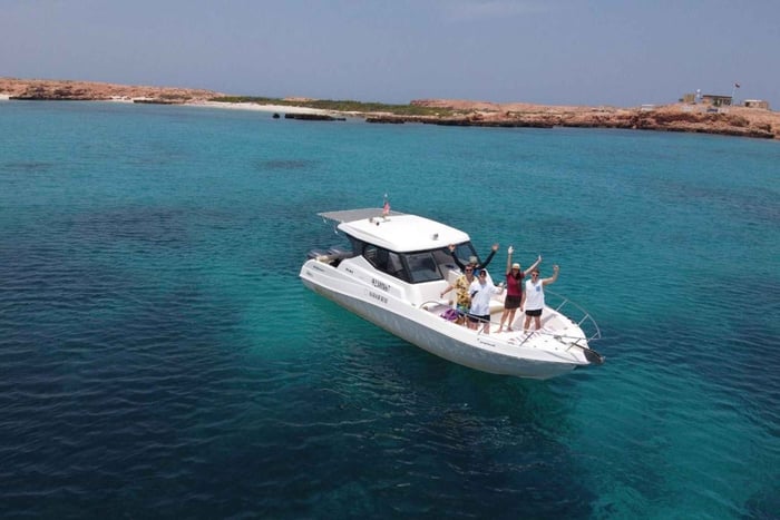 Daymaniyat islands: Visiting and snorkeling in Daymaniyat...