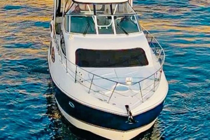 Daymaniyat Islands Yacht Charter 8 Hours